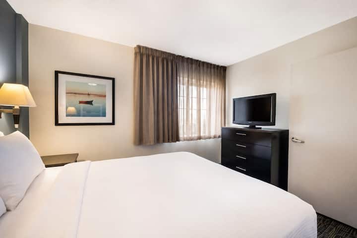 Bw Bloomington Airport- Queen Suite Kitchenette Ns - Bloomington, MN