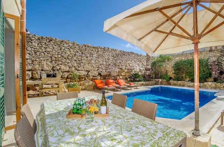 Gozo Farmhouse With Private Pool & Jacuzzi - Malta