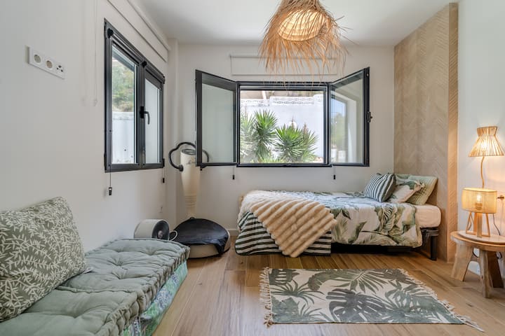 Dormitorio confortable y luminoso para descansar durante tus vacaciones en la Costa Blanca