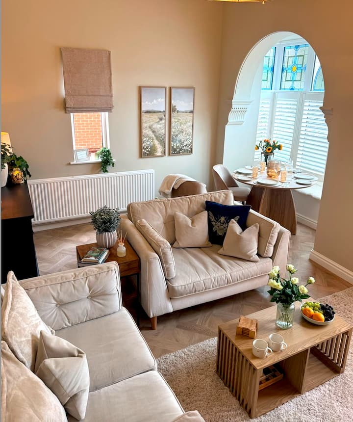 Newly Refurbished, Stunning, 2 Bed Apartment. - Formby