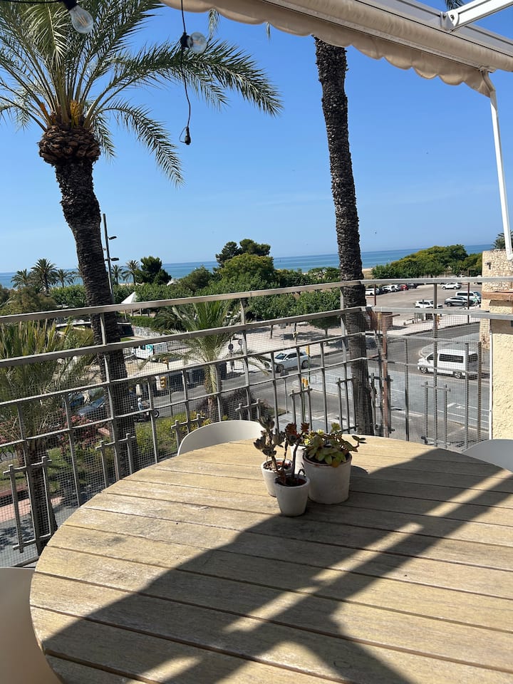Apartamento Frente Al Mar Con Espectacular Terraza - Villanueva y Geltrú
