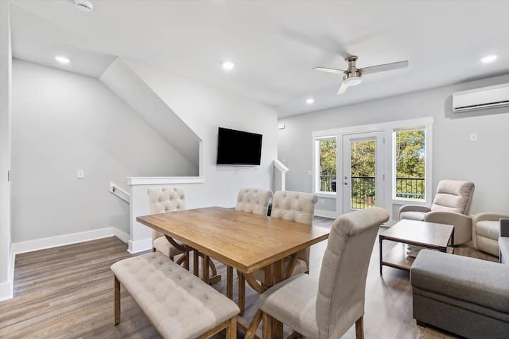 Massive 3 Bedroom Home Close To Downtown! - Long Hunter State Park, Hermitage