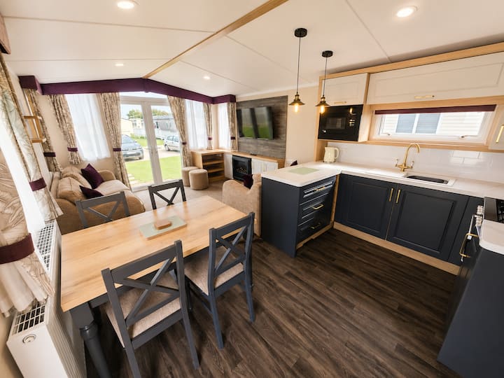 The Sandy Retreat - 2 Bedrooms, Sleeps 6 - Camber Sands