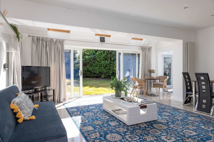 West Wittering Beach House, Garden & Parking - Emsworth