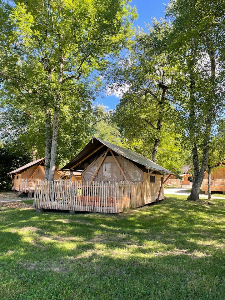 Tente Canadienne Plus | Huttopia Domaine Du Lac - Lac d'Aiguebelette