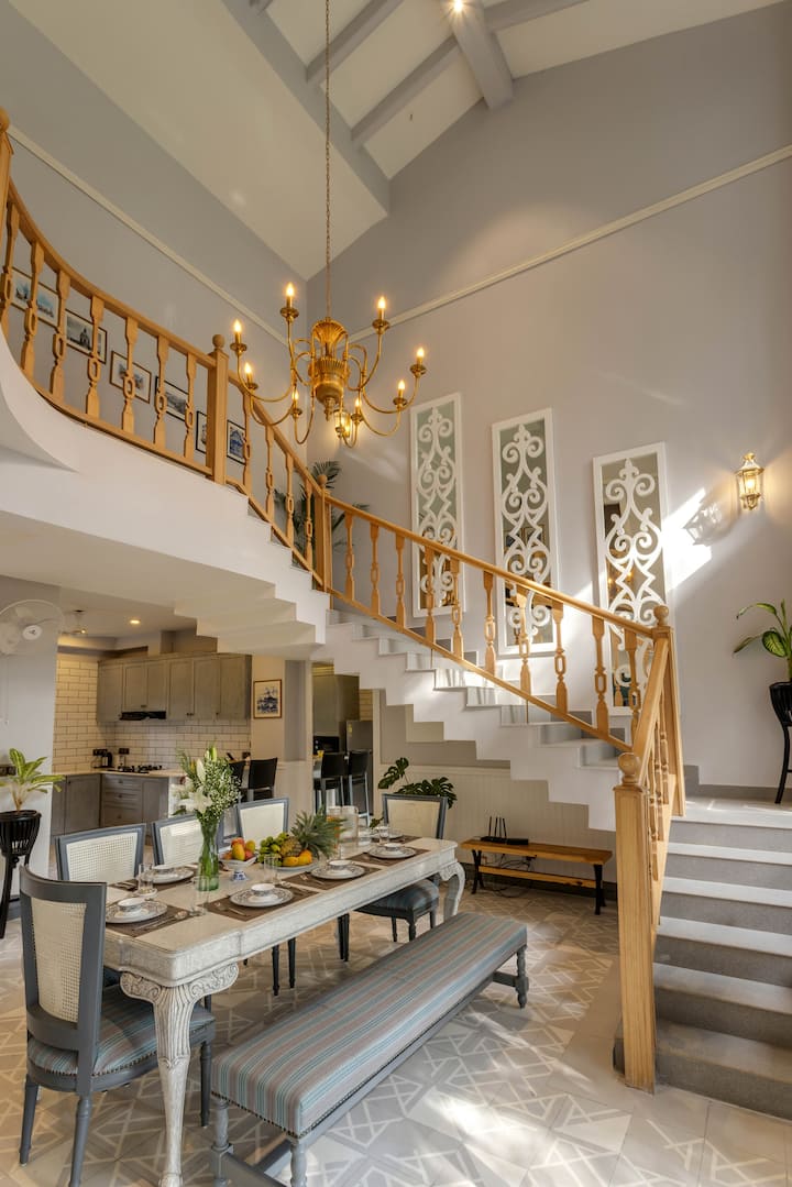Dining area image 2