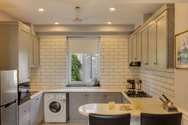 Full kitchen image 2