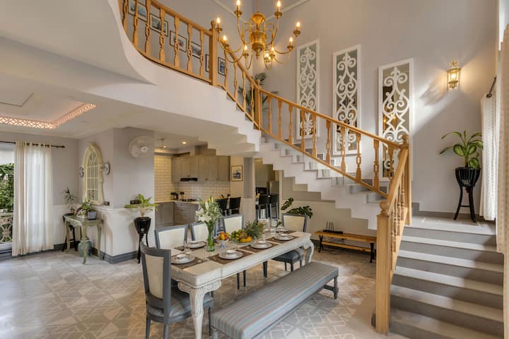 Dining area image 1
