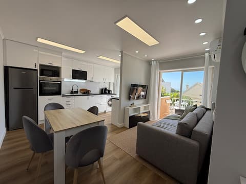 Top performing Airbnb: Ocean Glow - Oeiras by the Sea in União Das Freguesias De Oeiras E São Julião Da Barra, Paço De Arcos E Caxias