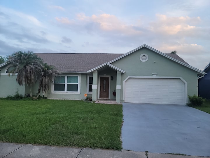 Magic Moments Retreat, W/pool, Grill, Fire Pit - Kissimmee, FL