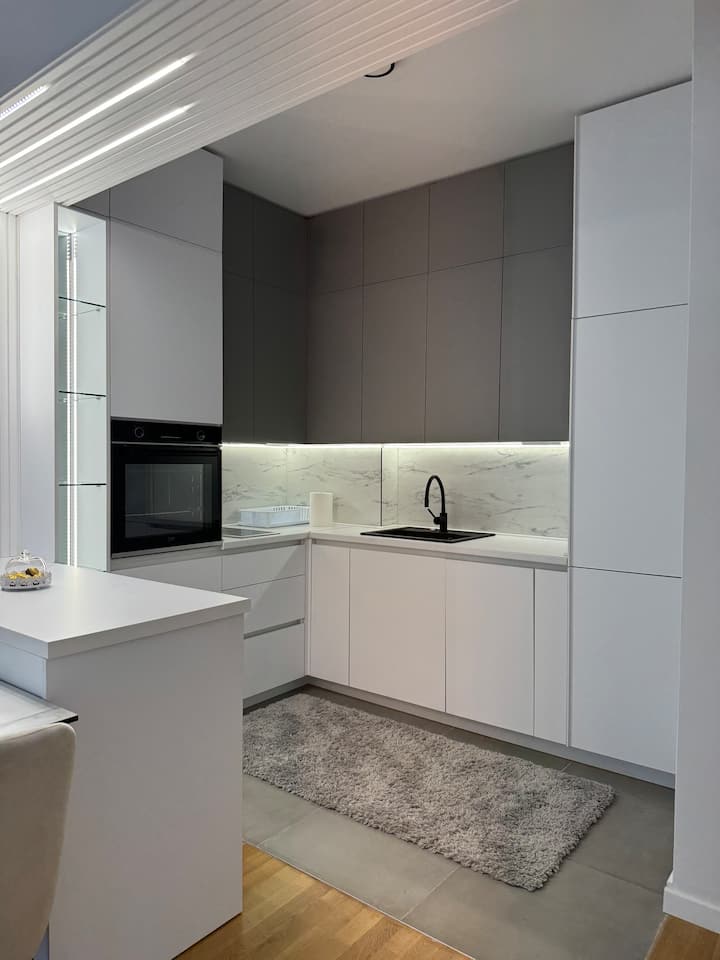 Modern & Cozy Apartment East Gate Living - 北マケドニア