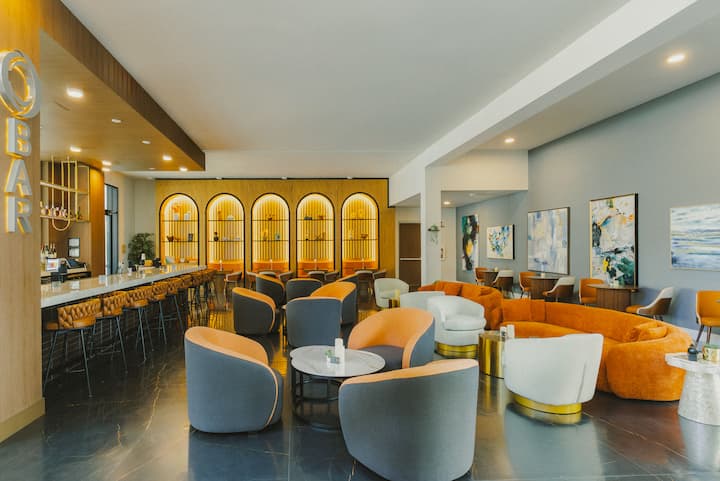 Vegas Bachelorette 5br Suite | Sleeps 20 | Pools - 拉斯維加斯, NV
