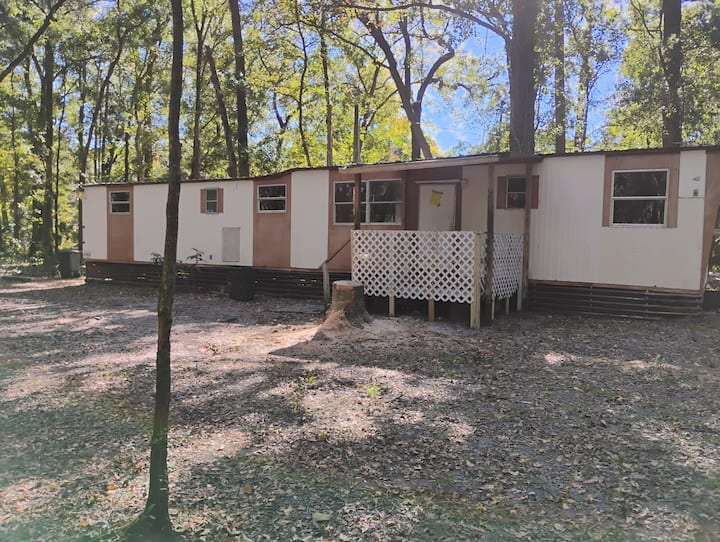 Cozy, Budget-friendly Mobile Home - Private Yard - 