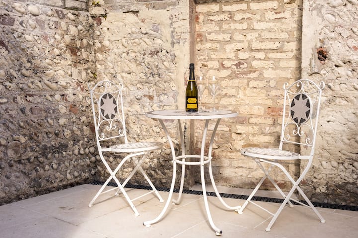 Little Meads House - Charming Seaside Escape - Eastbourne
