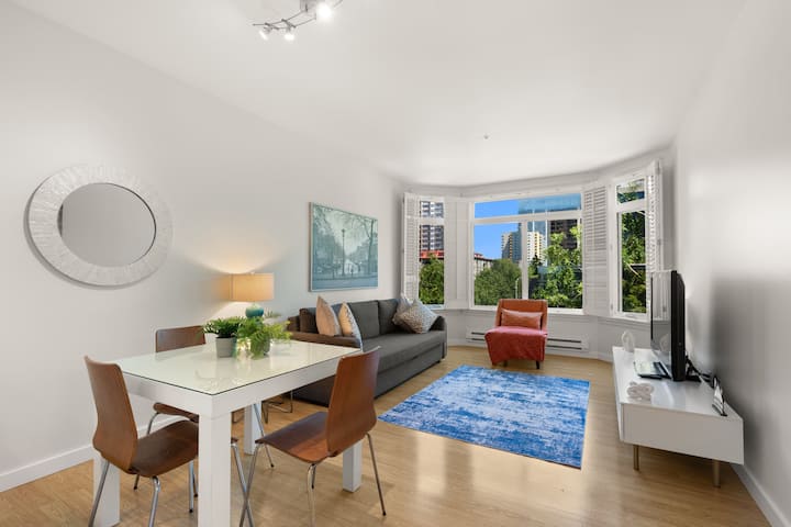 Belltown Condo Near Nightlife & Iconic Venues - Seattle, WA