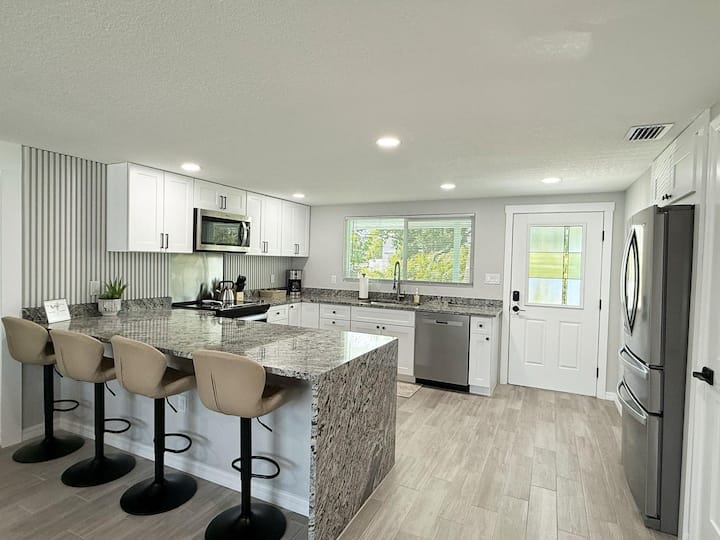 4br Beach & Boating Escape - Sleeps 10 - 마나소타 케이