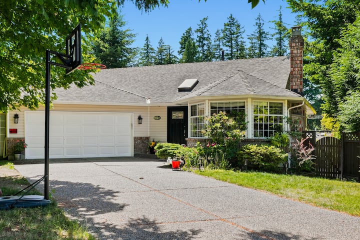 Cozy 3br House Near Ocean Park & Crescent Beach - Surrey