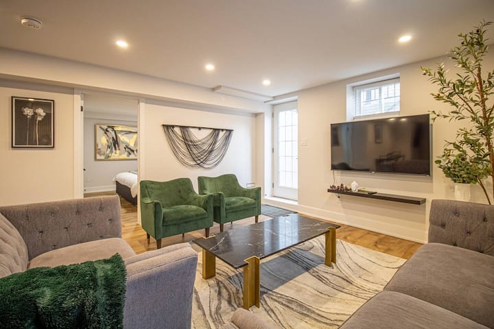 Luxury & Modern 2 Bedroom W/parking - 오크빌