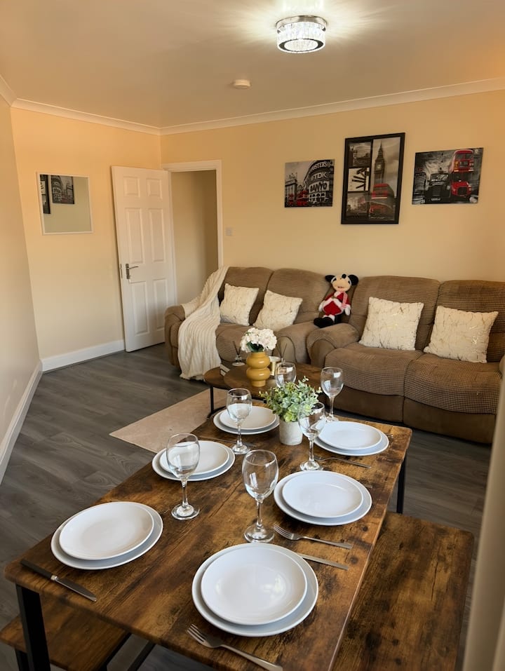 2 Bed Flat Near Heathrow Airport | Sleeps 4 - Hayes