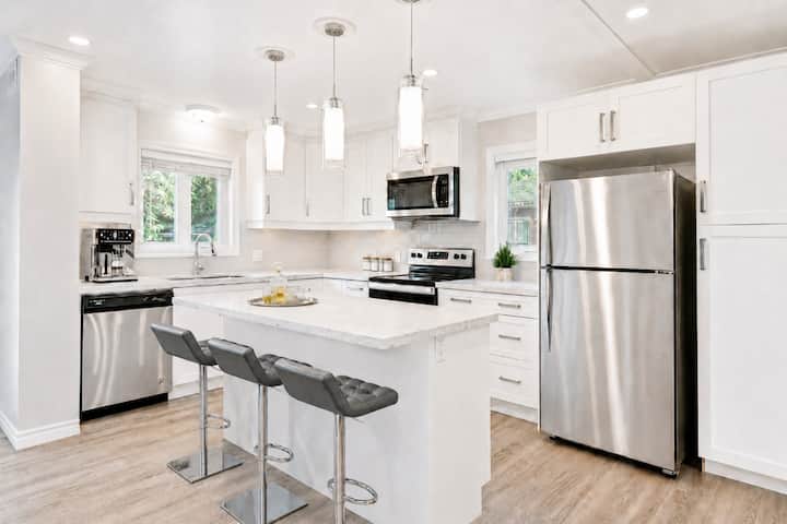 Spacious 4br Long Stay Near Falls, Wineries & Golf - Niagara-on-the-Lake