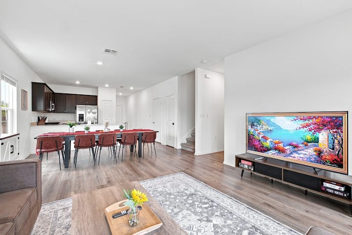Family Friendly | Tech Ridge | 8 Beds & Game Room - Pflugerville, TX
