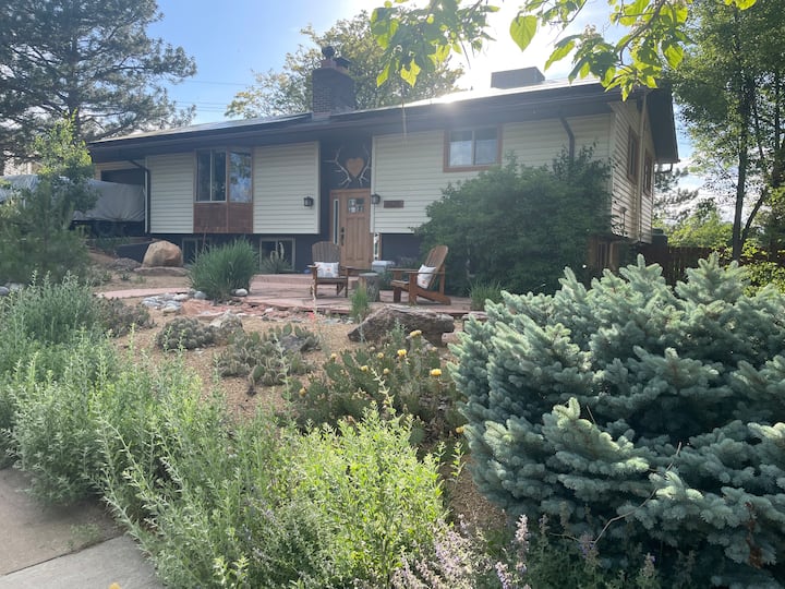 Fun, Welcoming Family Home In South Boulder - Boulder, CO