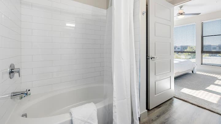 Landing | Spectacular 1bd In New Center - Detroit, MI