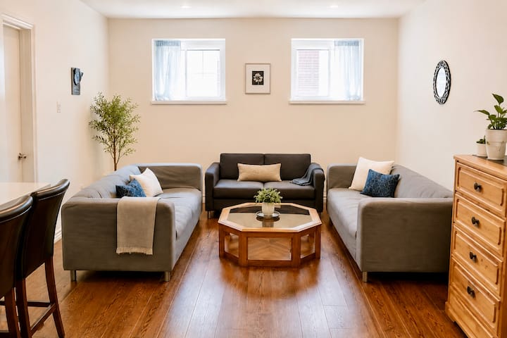 Apartment In Heart Of Richmond Hill-2free Parking - 본