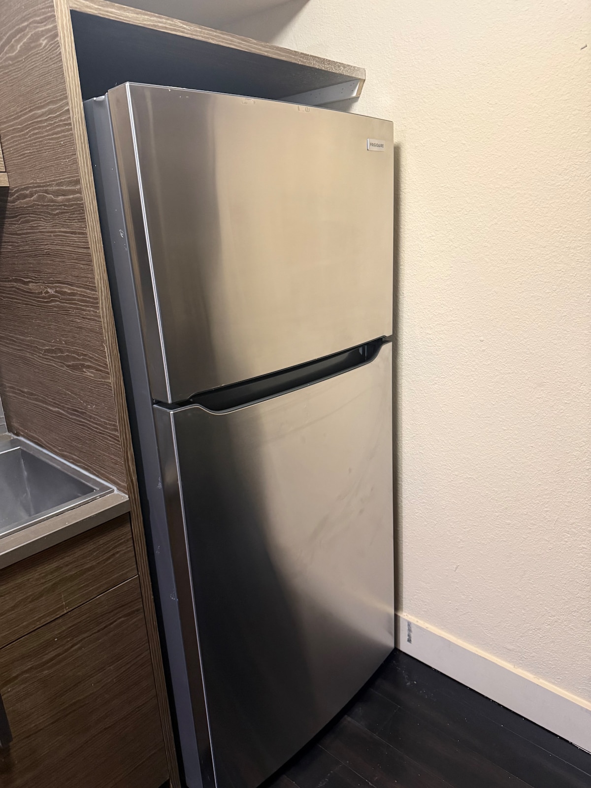 Spacious 2/2 close to DT walkable to Oracle & pool