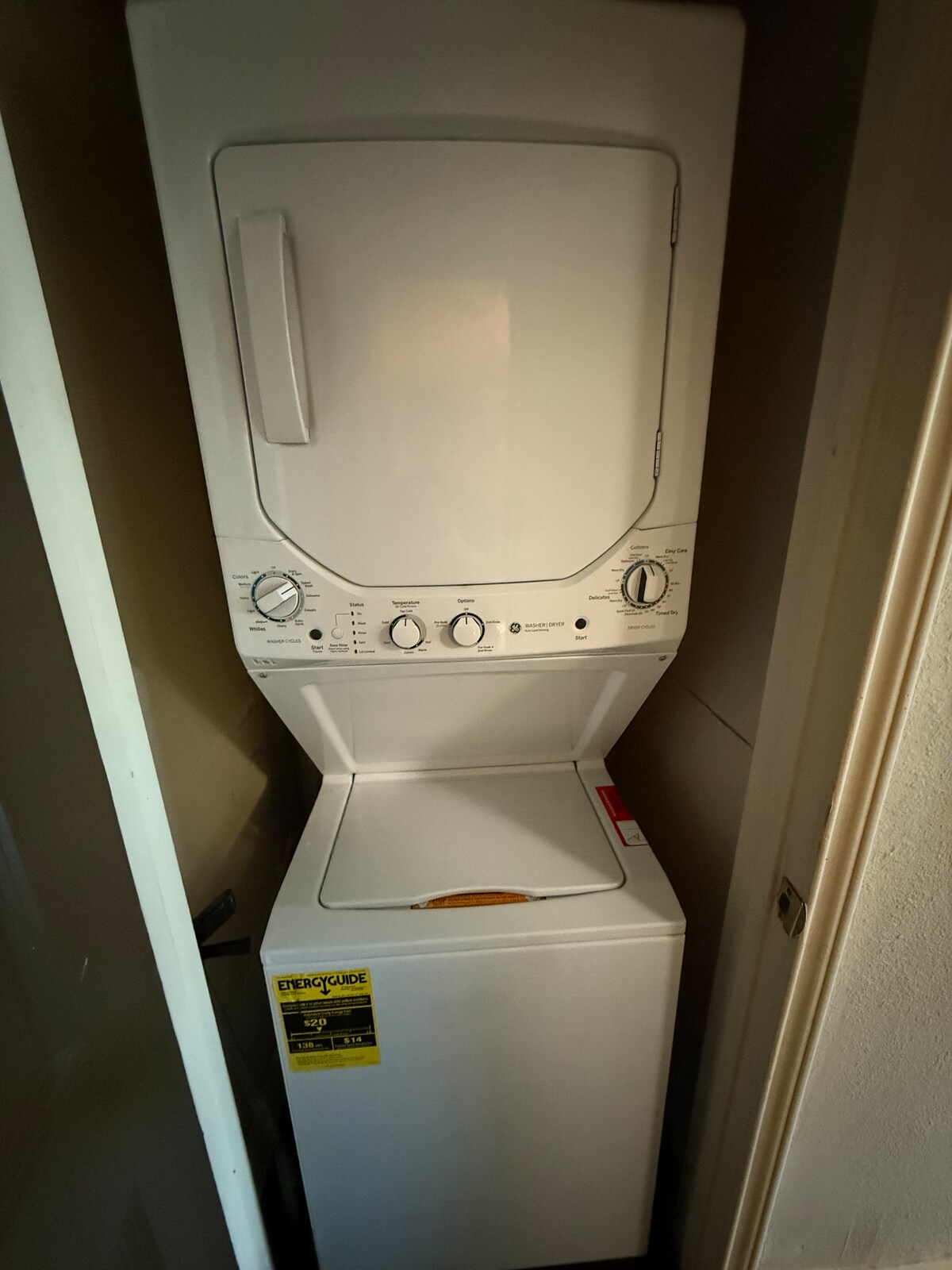 Near DT 1/1 walkable food & bars, easy parking