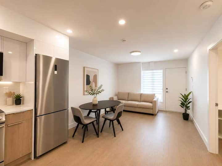 Brand New Private Entrance - Vancouver