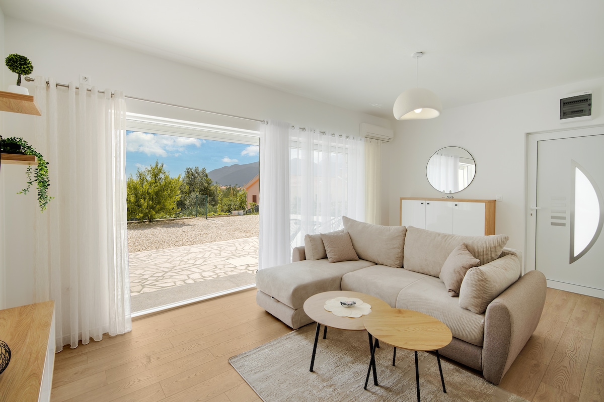 spacious-stylish-1-bedroom-apartment-with-terrace-apartments-for-rent