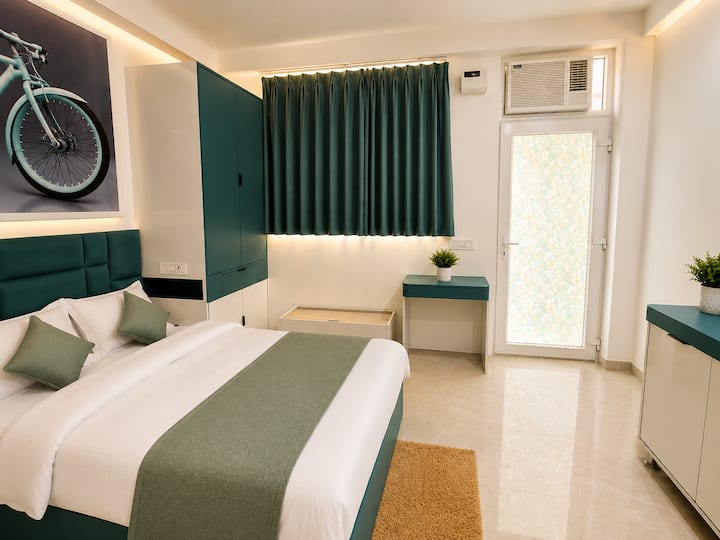 Modern Ground Floor Studio Near Unitech Cyber Park - Gurgaon