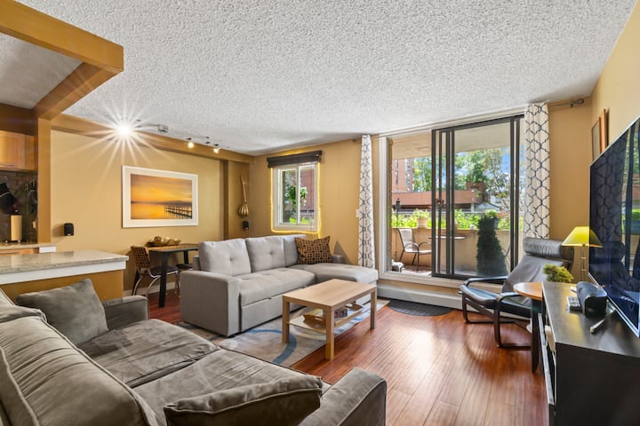 Walk To Stampede & Bmo | Free Parking | Cozy Patio - Calgary