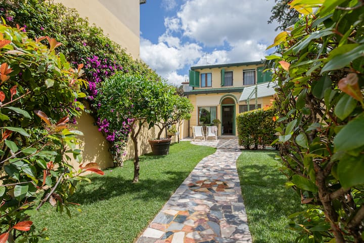 Viareggio Verdemare, Parcheggio Privato E Giardino - Viareggio