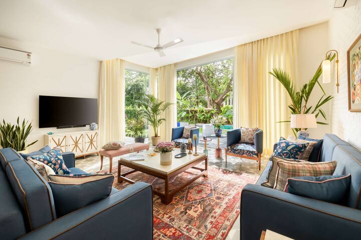 Living room image 7