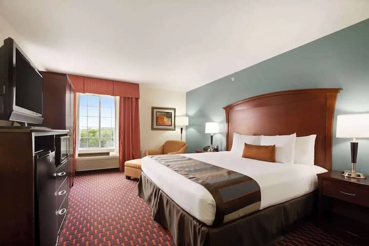 King Suite | Wingate San Marcos | River Days - San Marcos, TX