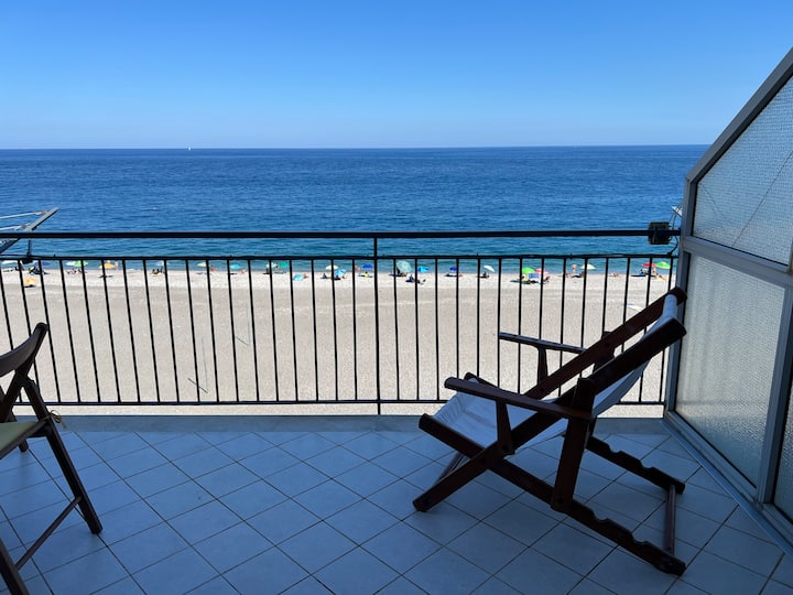Double View Sea - Beachfront - Mascali