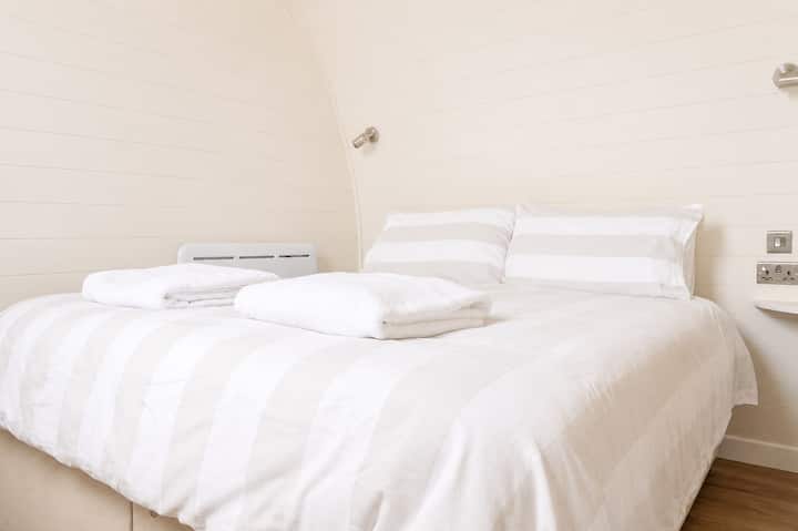 King Size Bed with beautiful linen from the White Linen Company Sockets with usb/c points above the side shelves