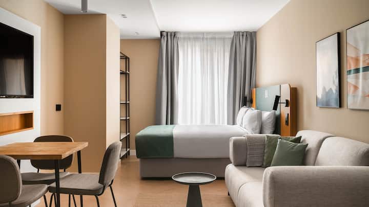 Limehome Madrid Ventas | Comfort Studio + Sofa Bed - Madrid