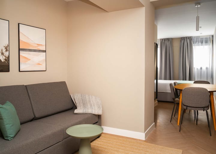 Limehome Madrid Ventas | Family Studio + Sofa Bed - Madrid