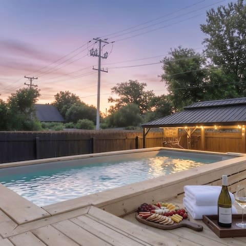 The Perfect Night | Private Heated Pool + Backyard