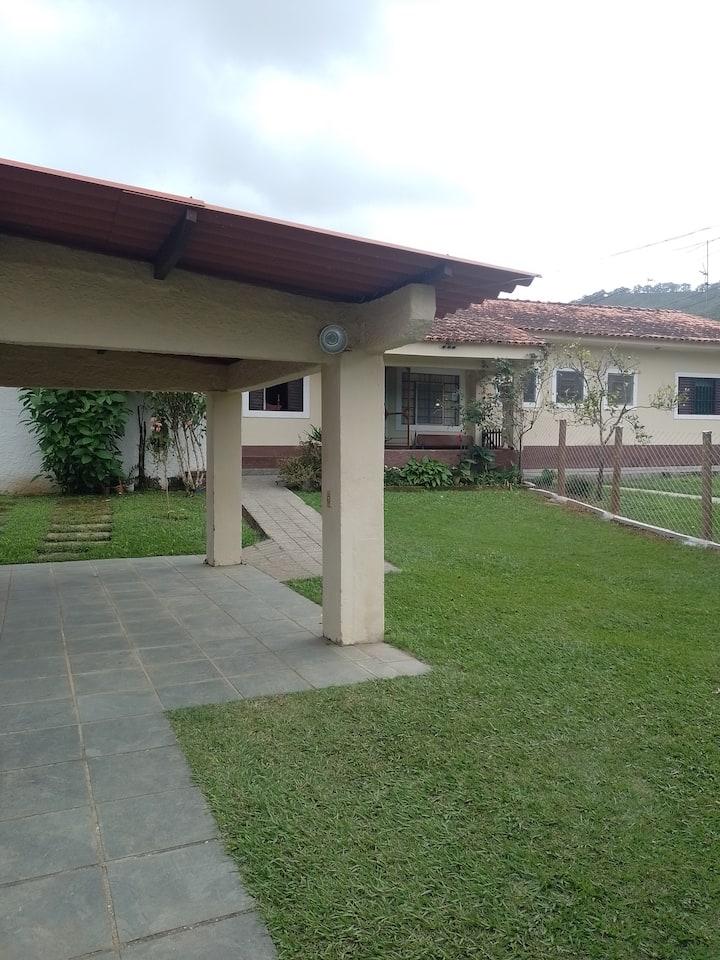 Chácara Laser, 12 Pessoas Com Piscina, Beira Rio. - Guararema
