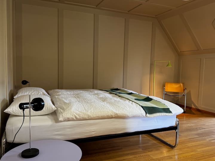 Historisches Zimmer Mit Kleiner Kochnische - Gstaad