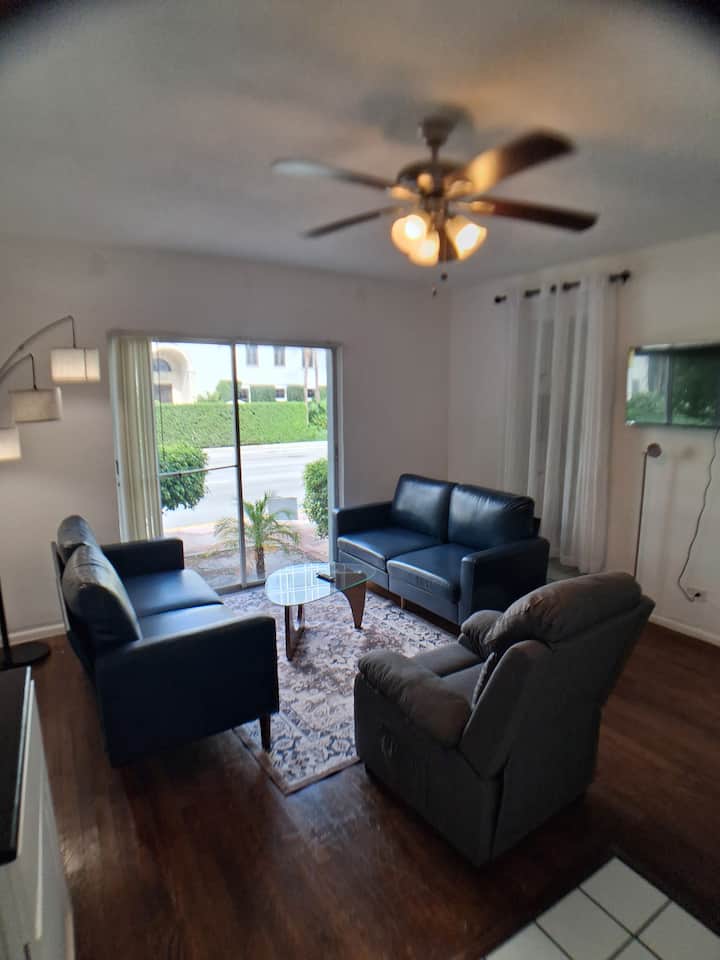 Relax Enjoy, Steps To Beach, Historic Gem, Escape - Surfside, FL