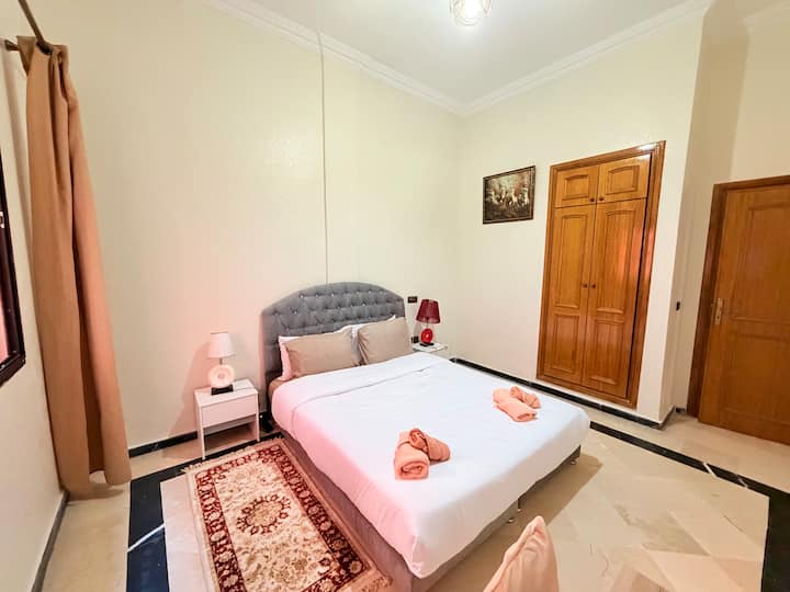 Chambre parentale – Lit double, climatisation