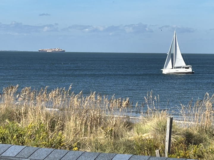 Sundance | Charming Beach Cottage - Virginia Beach, VA