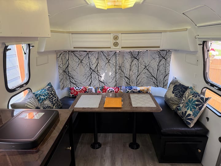 Retro Airstream Hideout - 유콘 테리토리