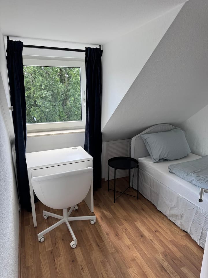 4br Flat In Oberbilk / 3 Min Walk To Tram Stop! - Neuss