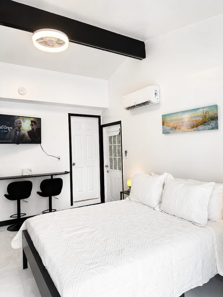 The Mint Cottage - Largo, FL